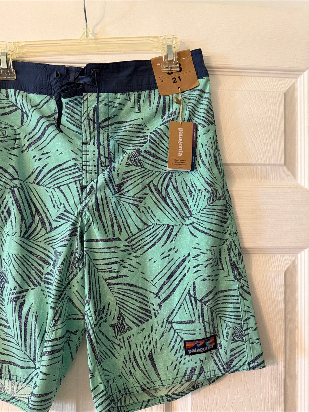 Patagonia Men’s Teal Leaf-Print Swim Shorts with Navy Waistband size 33